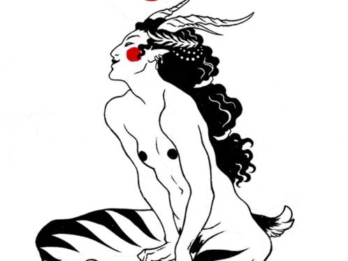 Ilustración en blanco y negro representando a una joven fauno sonriente sentada. Tiene cuernos, pezuñas, y una melena de largo, rizado y espeso pelo negro. Sus patas lucen franjas parecidas a las de las cebras, y se adorna el cabello con una corona de laurel y ristras de perlas. --- Black and white illustration depicting a smiling young female faun sitting down. She has horns, hooves, and long, curly, thick black hair. Her legs have stripes similar to those of zebras, and her head is adorned with a laurel wreath and strings of pearls.